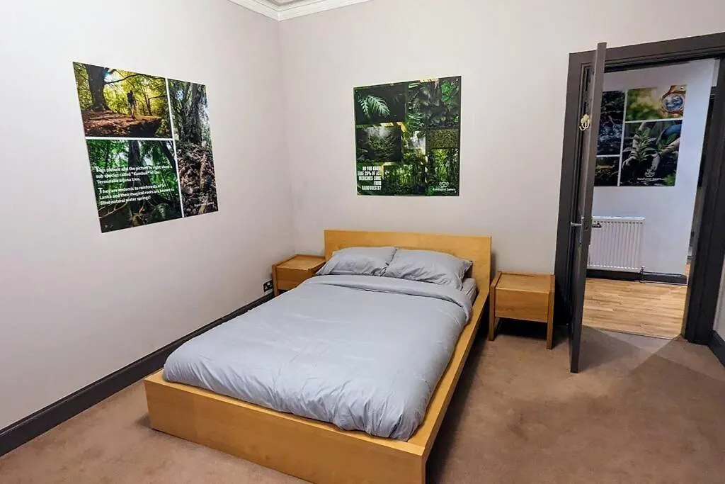 Jamie'S Apartment In Edinburgh