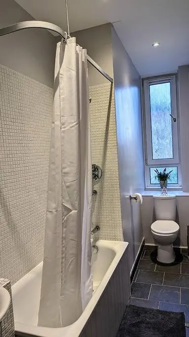 Jamie'S Apartment In Edinburgh